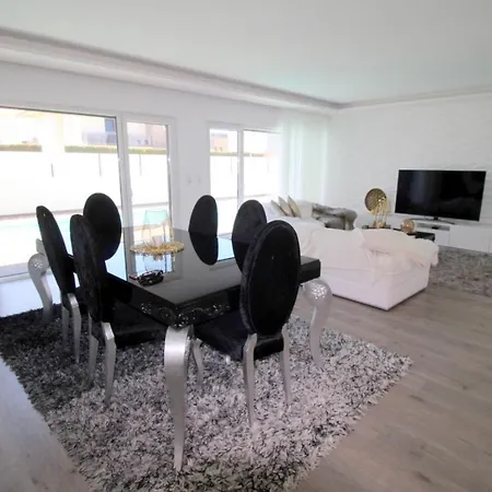 Amazing 4B Villa With Private Pool 別荘 エリセイラ